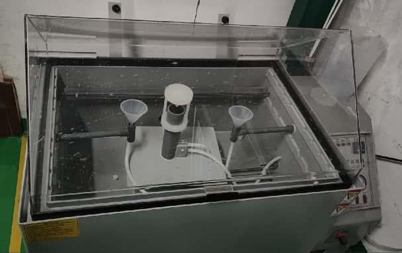 高標準的表面處理離不開配套的檢測設備，MINGRUO配備了大容量鹽霧試驗設備，為鈑金表面處理質(zhì)量保駕護航